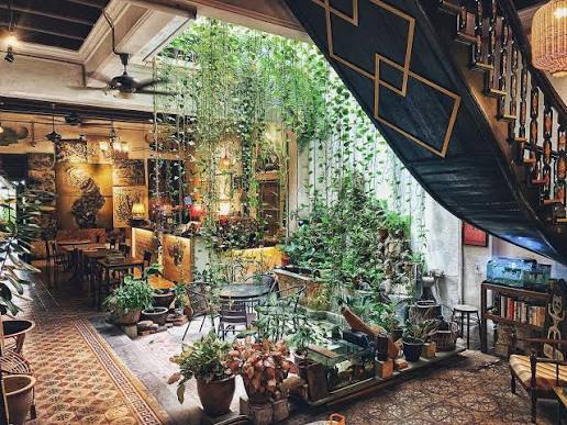 Locahouz café interior